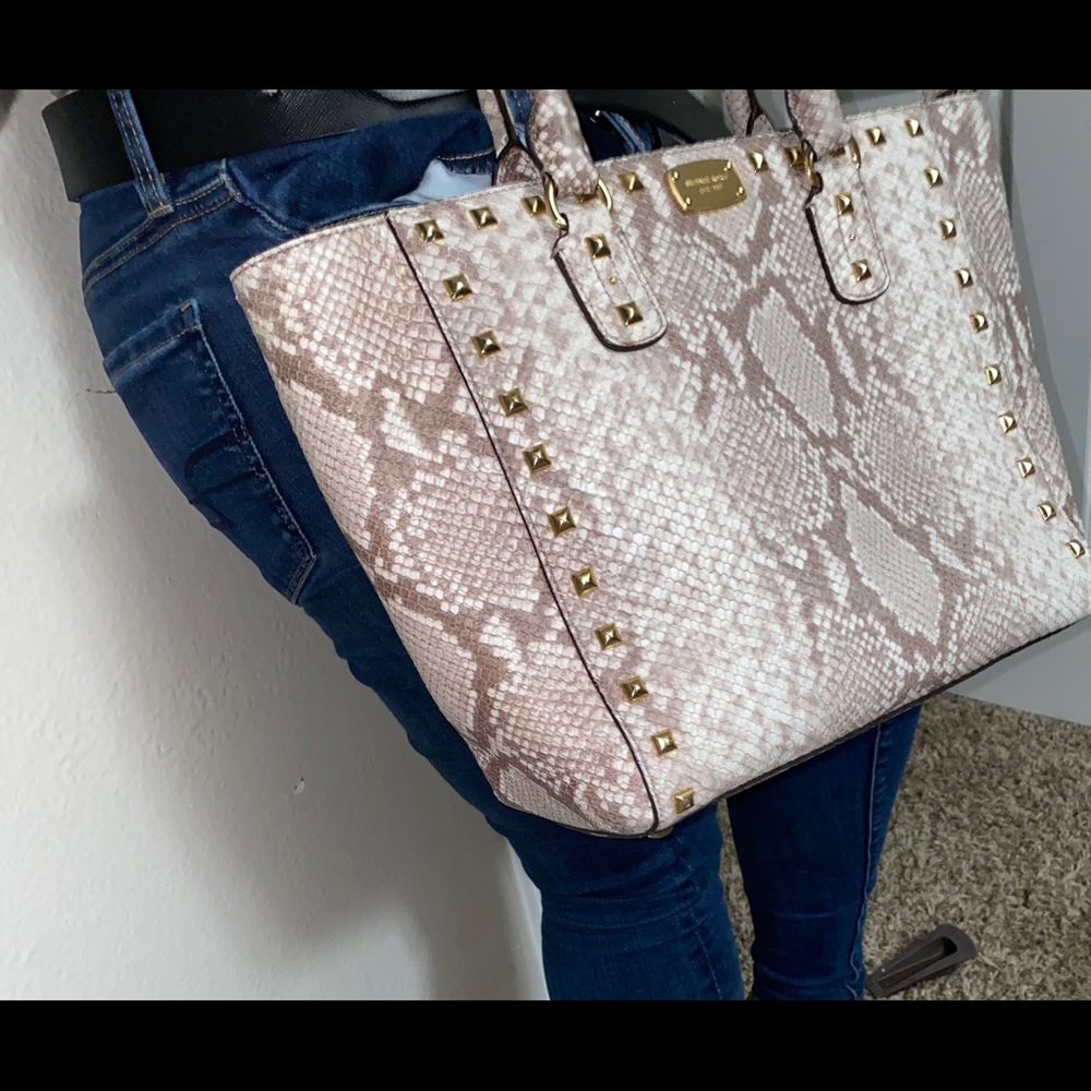 Michael kors tote bag.